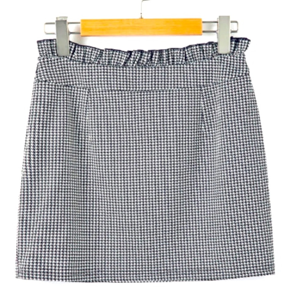 NWT. Checkered mini skirt.